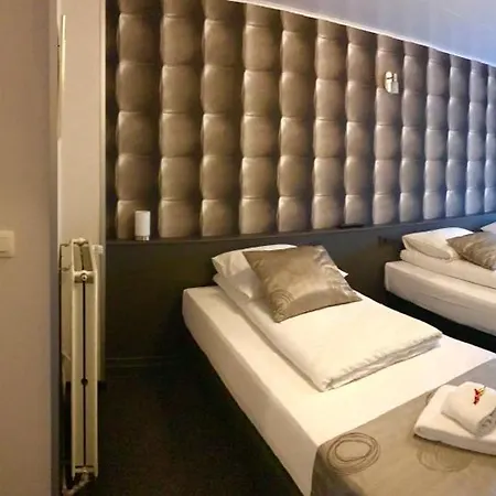Ravel Cyrano Hotel 3*