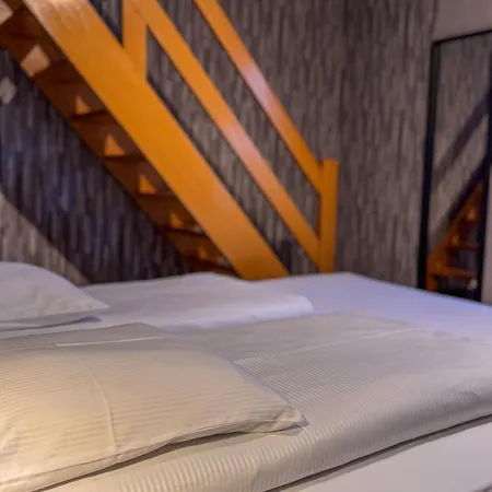 Ravel Cyrano Hotel