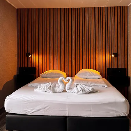 Ravel Cyrano Hotell